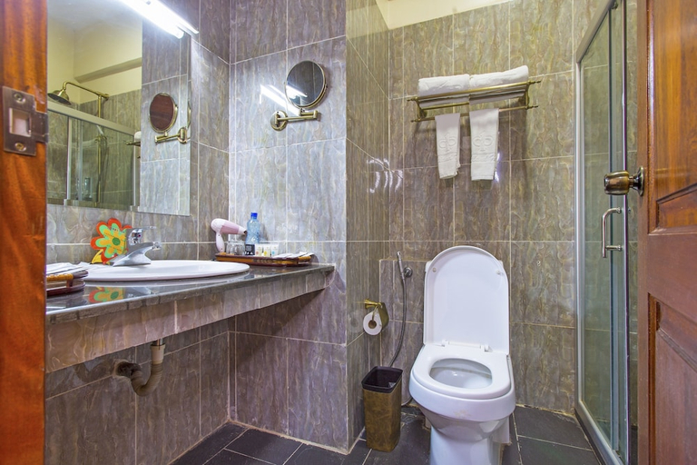 Bathroom 5, Eastland Hotel, Kibra