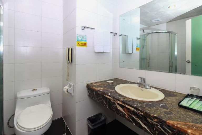 Bathroom 3, Zhongyu Hotel, Beihai