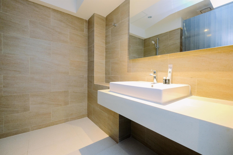 Bathroom 5, Big Studio For 4 Pax Apartment At Carstensz Residence, Tangerang Selatan
