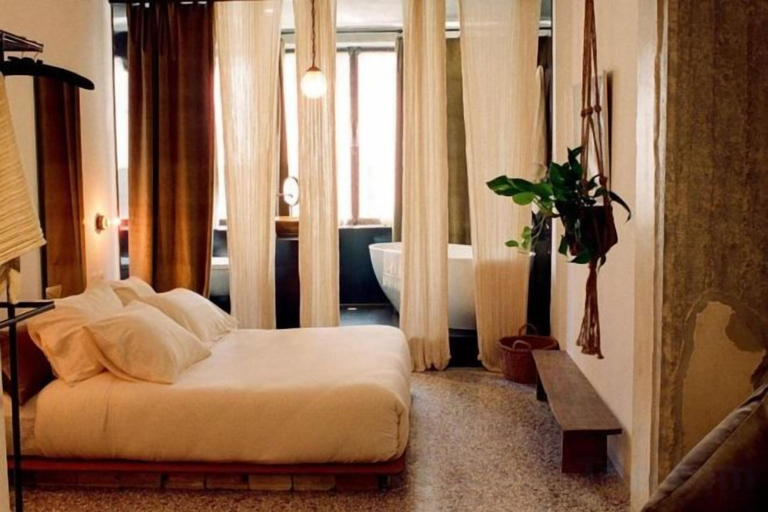 Bedroom 1, Mona Athens, Attica