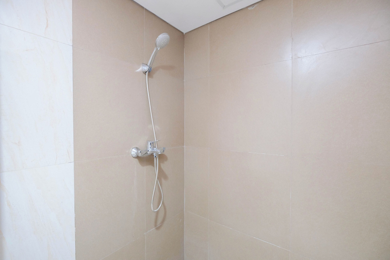 Bathroom 5, Modern Look And Homey Studio Tamansari Bintaro Mansion Apartment, South Tangerang