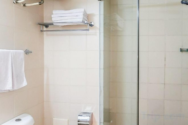 Bathroom 3, Guantong Modern Hotel (Beijing Qianmen), Beijing