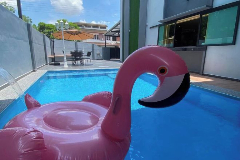 Pool 4, 4BR 16pax LYL Jaccuzi Private Pool House ipoh, Kinta