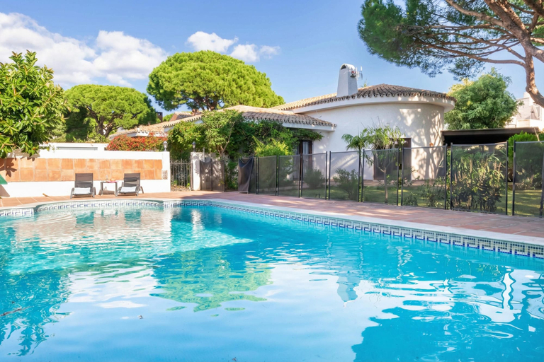 Primary image, Villa Calahonda 700m From Beach With Pool, Málaga