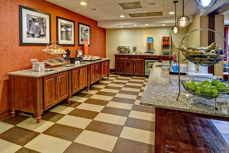 Food & Drinks 2, Hampton Inn Cleveland, MS, Bolivar
