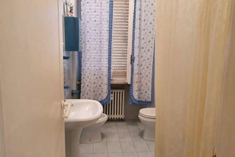 Bathroom 2, Sestri Viale Roma 15 Superior, Genova