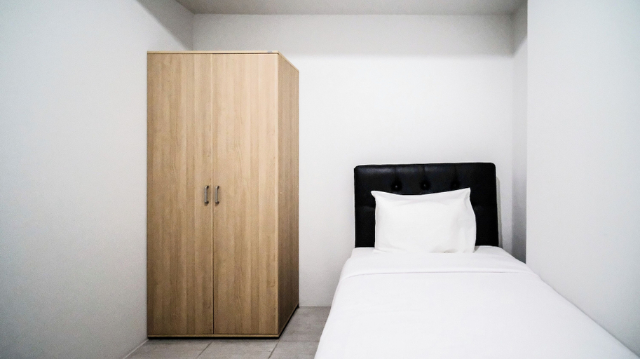 Bedroom 2, Homey 2Br Apartment At Suncity Residence, Sidoarjo