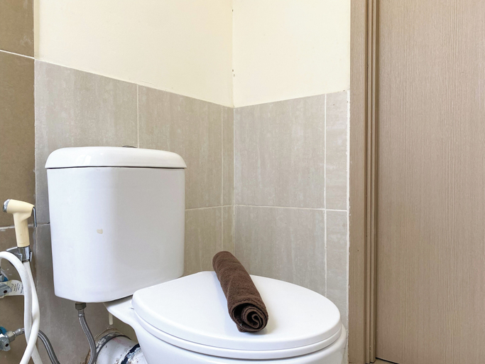 Bathroom 4, Homey And Enjoy 2Br Apartment Meikarta, Cikarang
