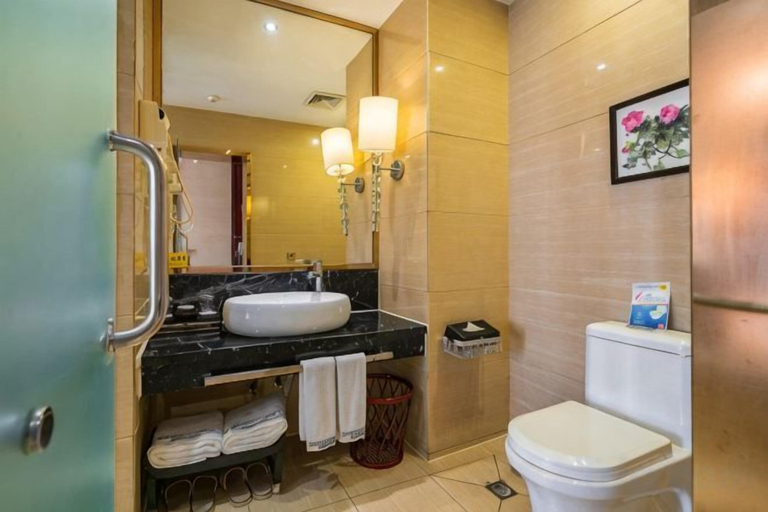 Bathroom, Jinhuafu Hotel, Neijiang]]