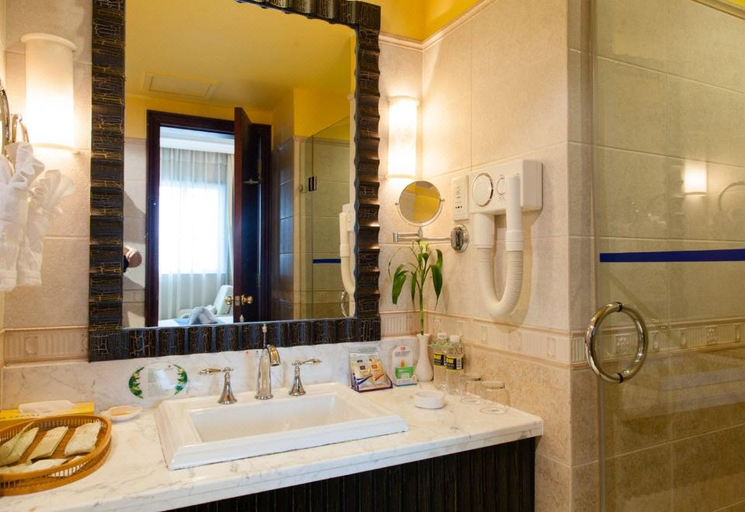 Bathroom 3, Sun City Hotel, Haikou