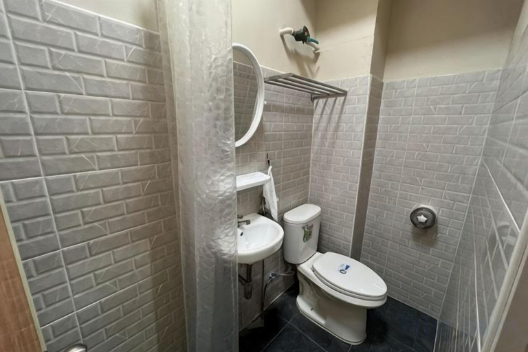Bathroom 3, Bangwa House - MRT Bangwa Station, Phasi Charoen