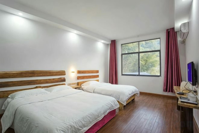 Room 2, Fenglinge Hotel, Zhangjiajie