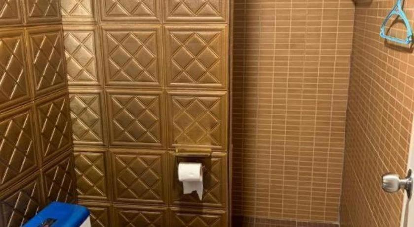 Bathroom 3, Wanghin Bungalow, Don Sak