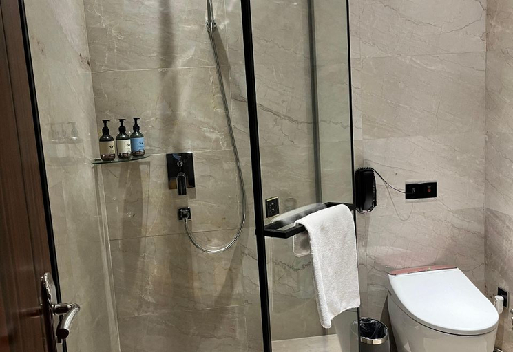 Bathroom 3, V City Hotel, Enshi Tujia and Miao