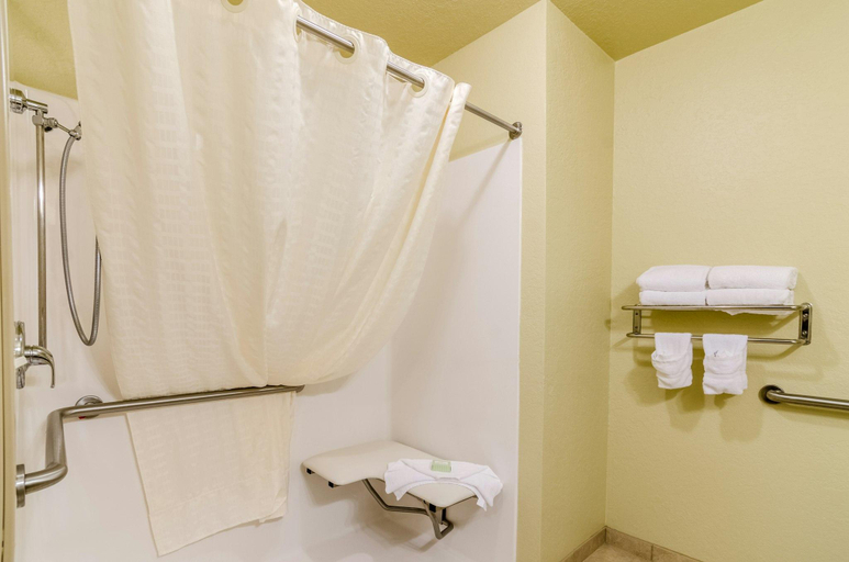 Bathroom, Cobblestone Inn & Suites - Cambridge, Furnas