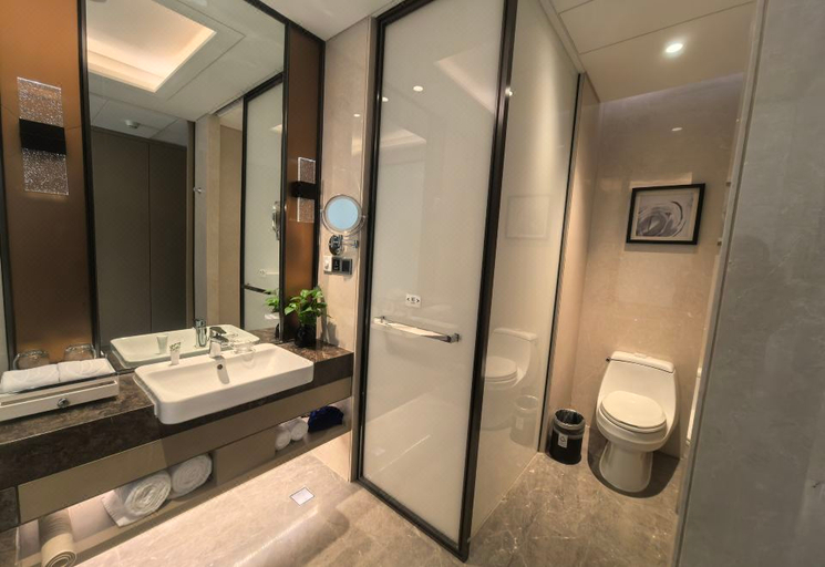 Bathroom 4, Yinbao Jianguo Hotel, Beijing