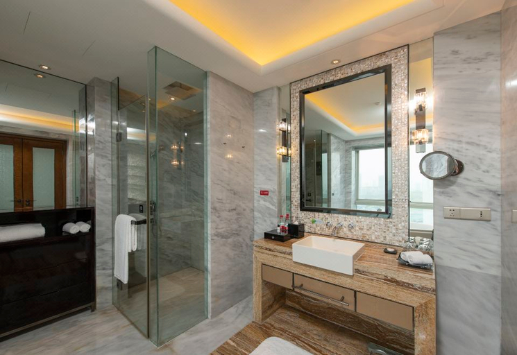 Bathroom 3, Ramada Plaza Liuzhou Liudong, Liuzhou