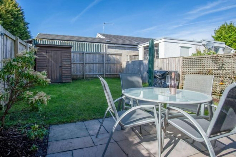 Outdoor dining 1, Nottage Road - 3 Bedroom Holiday Home - Mumbles, Swansea