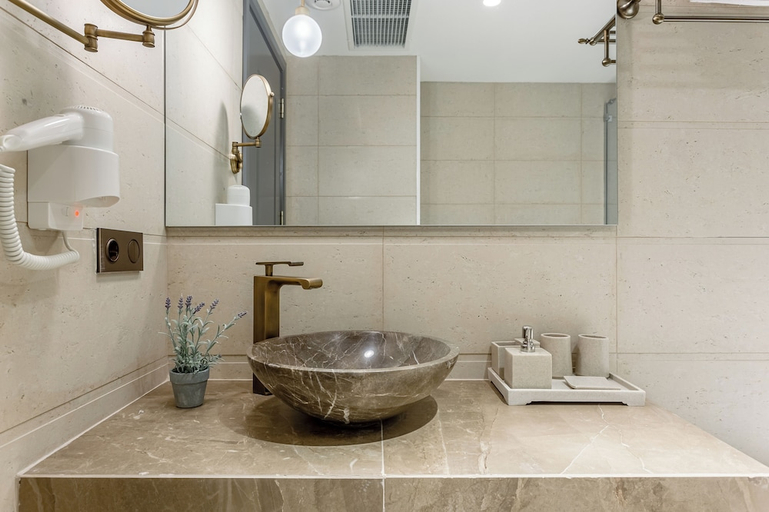 Bathroom 5, Ramada by Wyndham Tbilisi Old City, Tbilisi