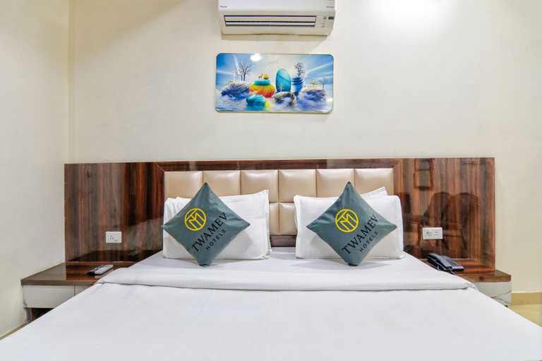 Room 5, Jeet residency by twamev, Delhi