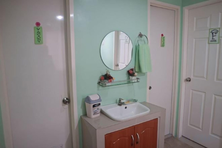 Bathroom 4, Sinoben Apartments by RedDoorz, Santa Barbara