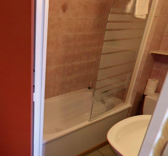 Bathroom 3, Hôtel Le Relais du Parisis, Seine-et-Marne
