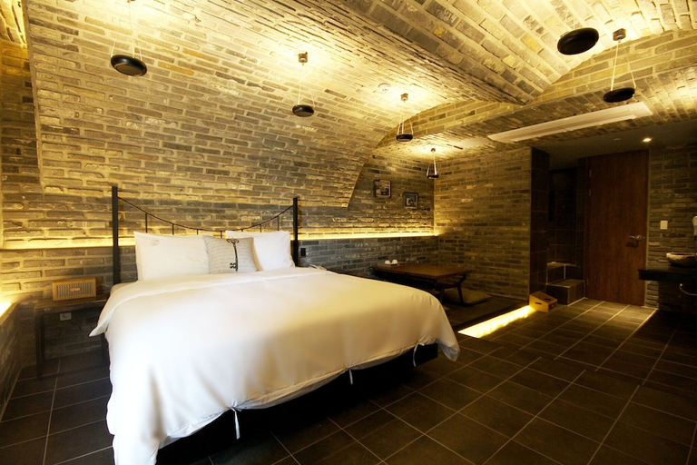 Bedroom 2, Pandora Hotel, Jung
