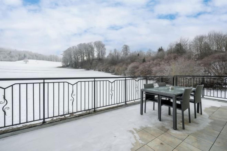 Outdoor dining, Peaceful Swiss Retreat Parking + Private Balcony, Zofingen