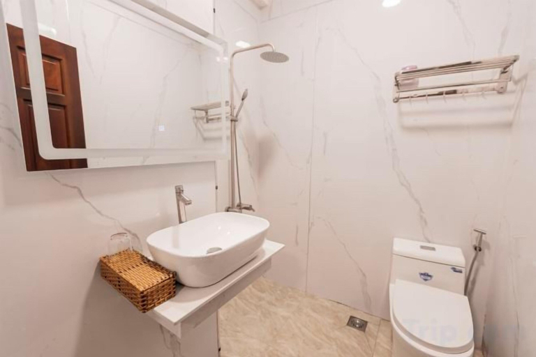Bathroom 4, Phu Gia 113 Nguyen Thi Thap, District 7