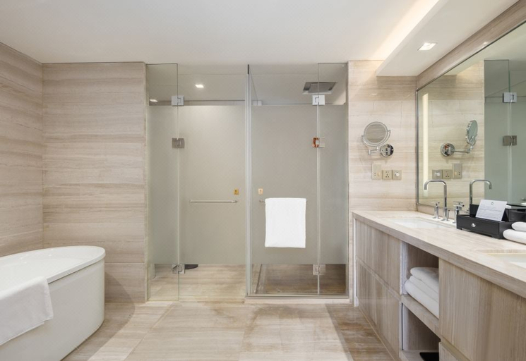 Bathroom 4, InterContinental Hotels JINAN CITY CENTER by IHG, Jinan