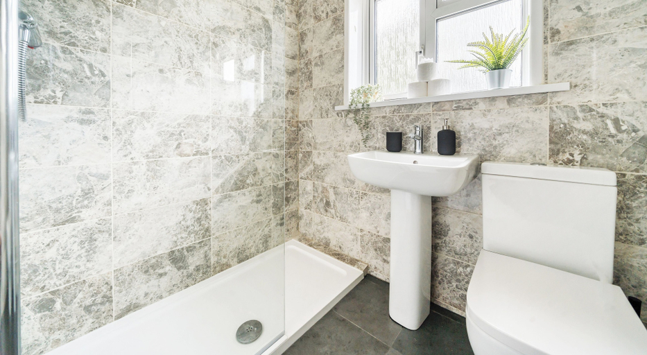 Bathroom, Link Road House By REDWOOD STAYS, Hampshire