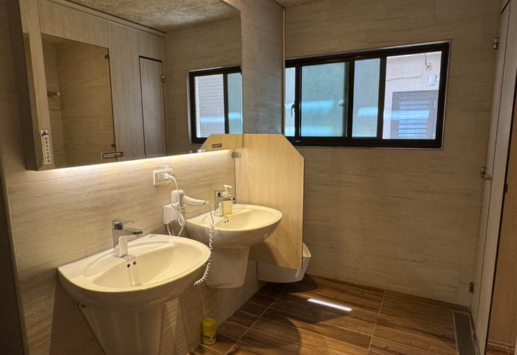 Bathroom 5, PopInn, Tainan