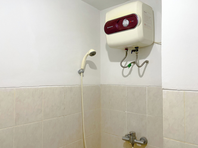 Bathroom 4, Good Deal And Comfortable Studio Park View Condominium Apartment, Depok
