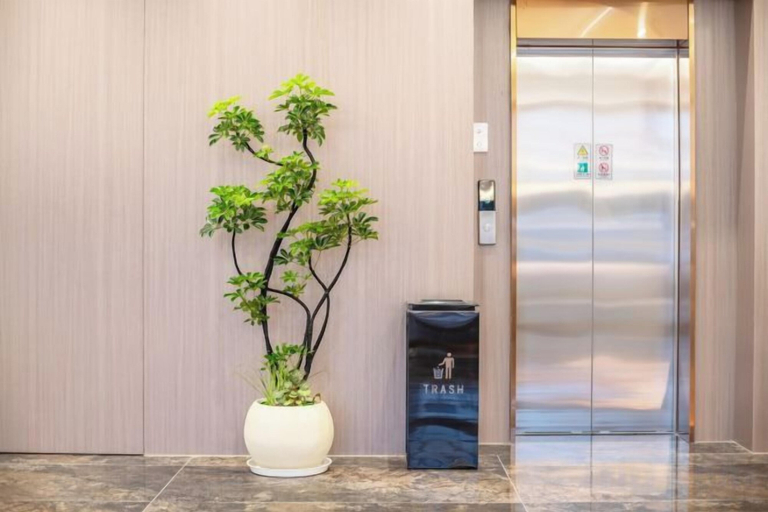 Others 5, 99 Xinyi Hotel (Shanghai Jiuxin Highway Shop), Shanghai