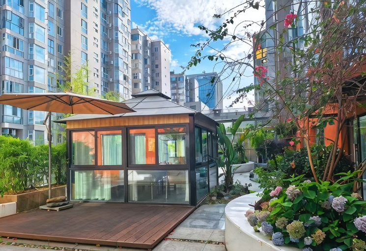 Exterior & Views