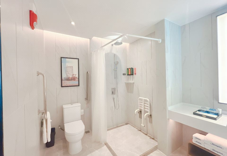 Bathroom 5, Hampton by Hilton Qionghai Railway Station, Hainan