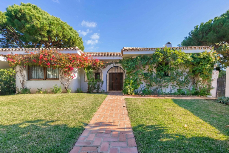 Exterior 4, Villa Calahonda 700m From Beach With Pool, Málaga