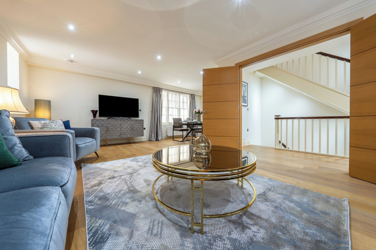 Others 4, The Shepherd Residences, London