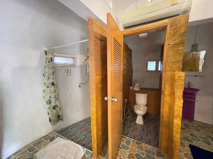 Bathroom 4, Saksaitarn Resort, K. Nikhom Pattan