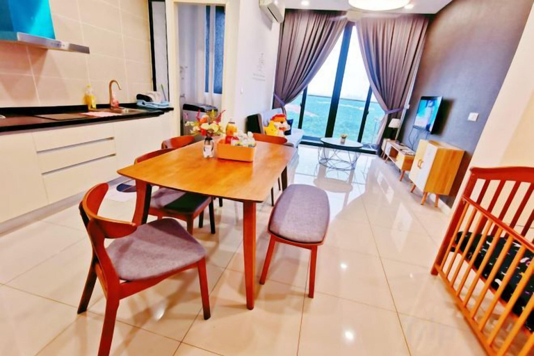 Dining 5, Legoland-7min walk at Happy Journey Stay @ Dpristine Lakeview(8pax) Max, Johor Bahru