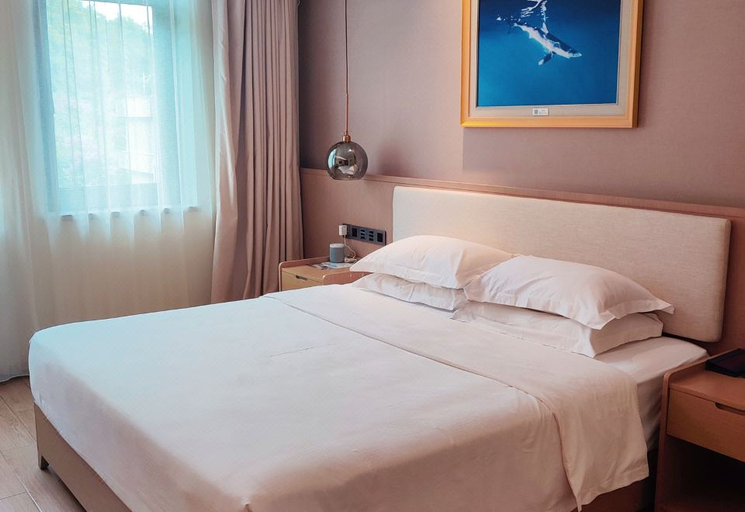 Bedroom 2, Huandao Beach Hotel, Sanya