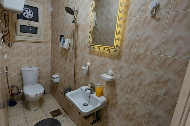 Bathroom, Caesar Studio Apartment, Alexandria