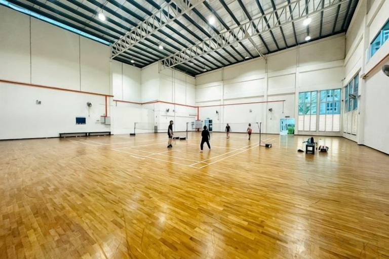 Sport court 5, Johor Cozy Home 2 Rooms & Easy Parking Fast WiFi !, Johor Bahru