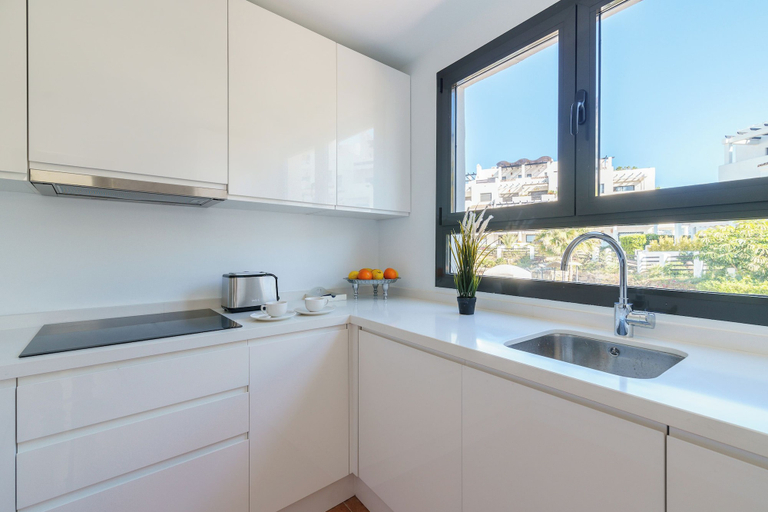Private kitchen 4, Luxe Golf & Family House Escape, Málaga