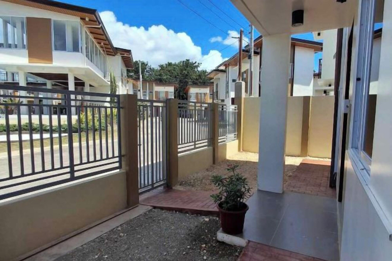 Property grounds 4, Solar-Powered Vacation Home Near Airport & Beaches, Dauis