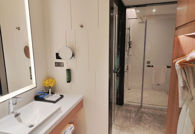 Bathroom 4, Hampton by Hilton Zhongshan Nanlang, Zhongshan
