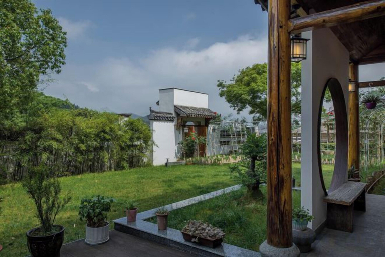 Property grounds 4, Anji Double Fish Hall Hot Spring Resort B&B (Longwangshan Canyon Drift Shop), Huzhou