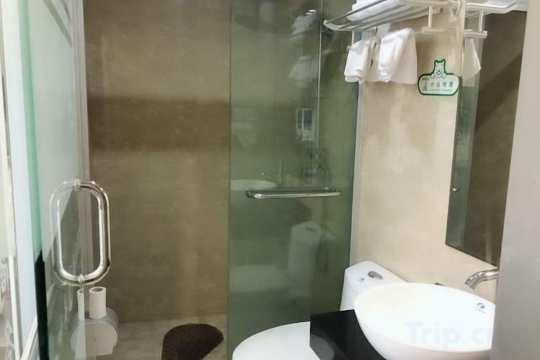 Bathroom 1, Yiyezhou Business Chain Hotel, Changzhou