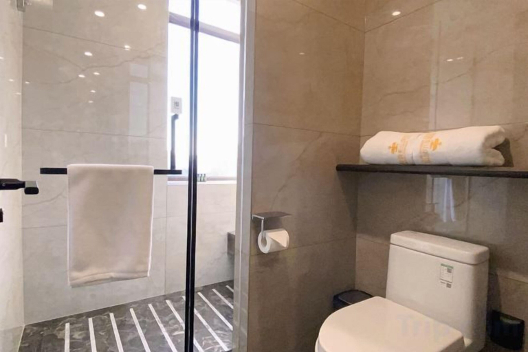 Bathroom, Dongshan Hotel, Anshan