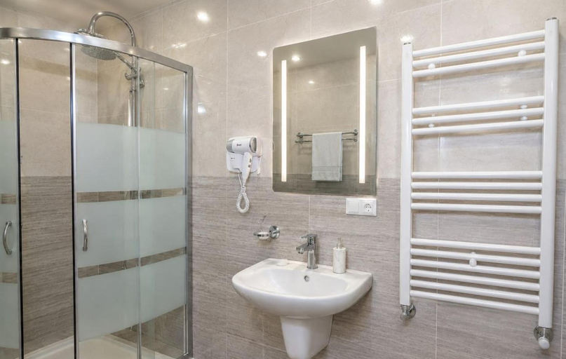 Bathroom, Hotel Sharl, Ninotsminda